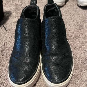 Super cute sparkly black toms